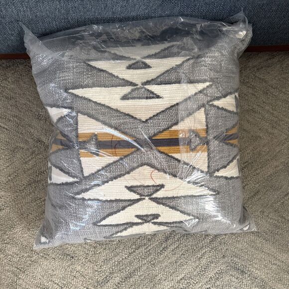 NWT Pendleton Plains star boucle Gray navy Throw Pillow Cotton Aztec 20" x 20 - Picture 1 of 9